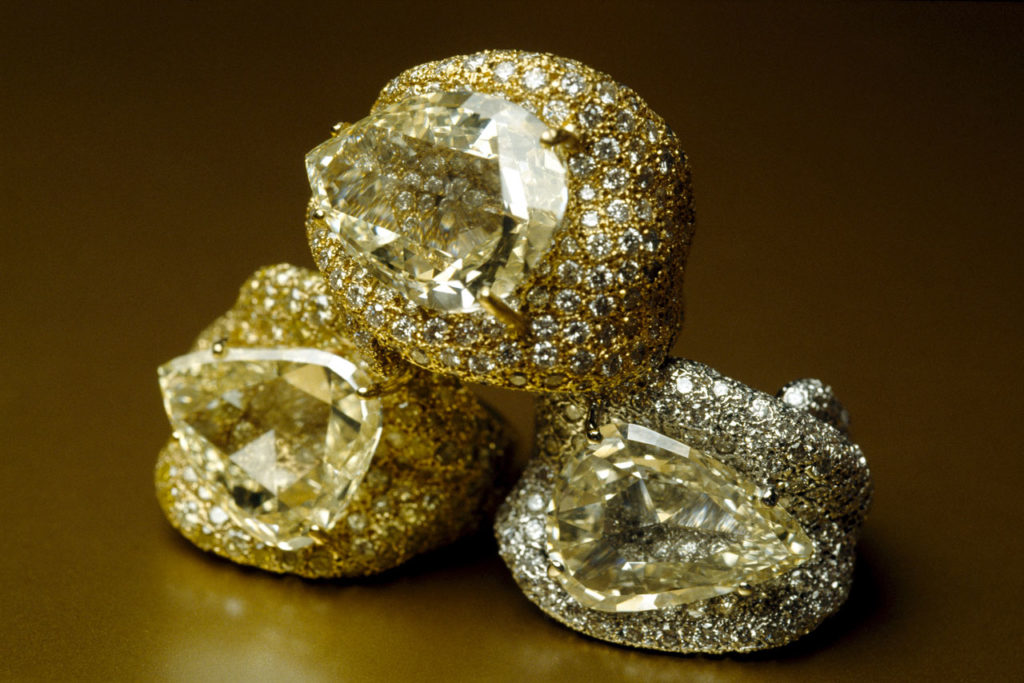 Alta gioielleria Made in Italy - anelli - oro giallo - diamanti - fancy diamonds - gemme rare