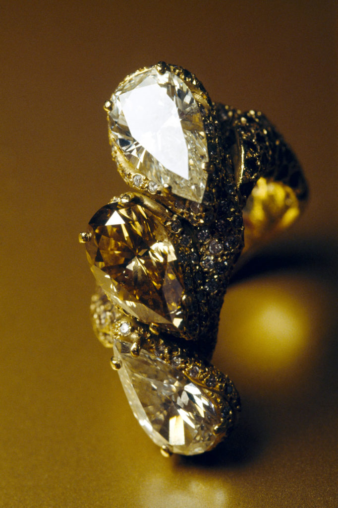 Alta gioielleria Made in Italy - oro giallo - diamanti - fancy diamonds - gemme rare