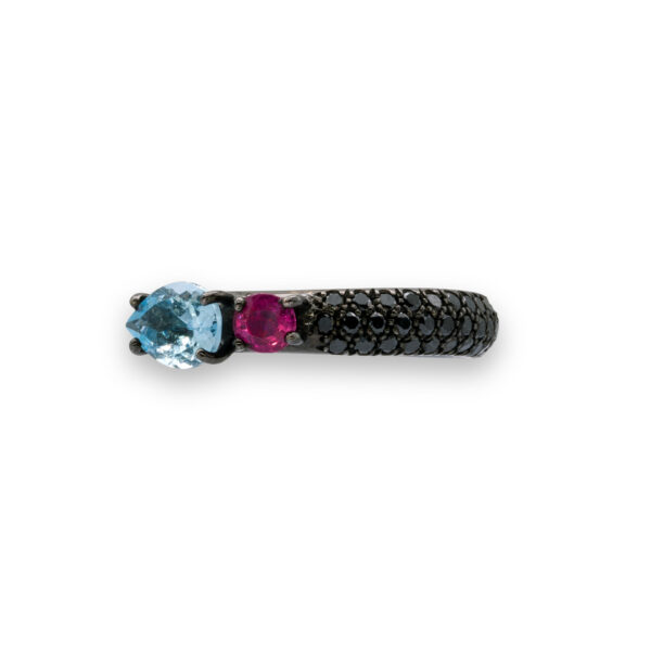 d’Avossa Ring in 18Kt black gold with a pavé of black diamonds, central pear-shaped aquamarine and pink sapphire. (1)