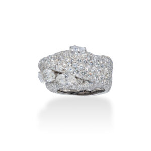 d'Avossa Ring in 18 Kt white gold with 4 central Diamonds, marquise and pear-shaped cut, enhanced by a pavé of White Diamonds. (6)