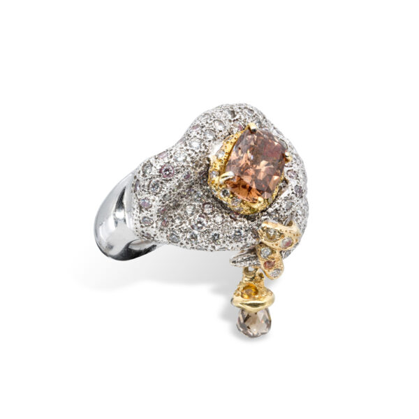 d'Avossa Ring in 18kt white gold with a Cognac Central Diamond and white Diamonds
