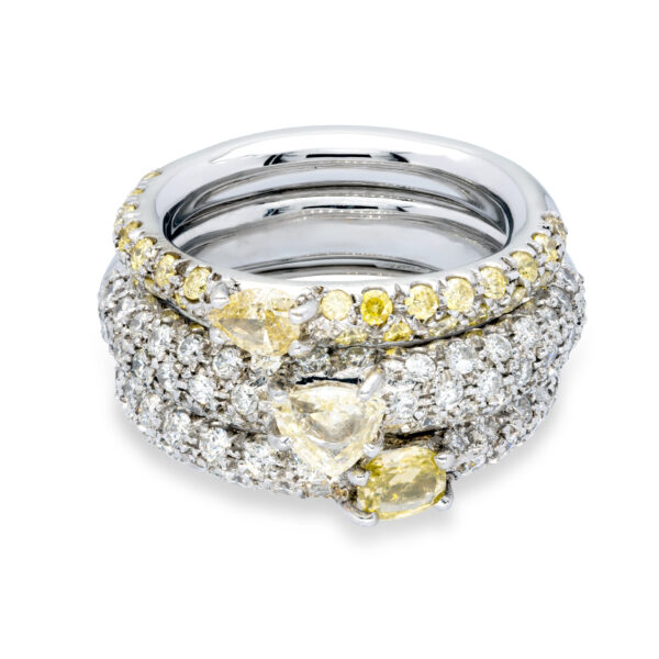 d'Avossa Ring 18kt white gold with a pavé of fancy yellow natural diamonds and a central fancy natural pear shape diamond