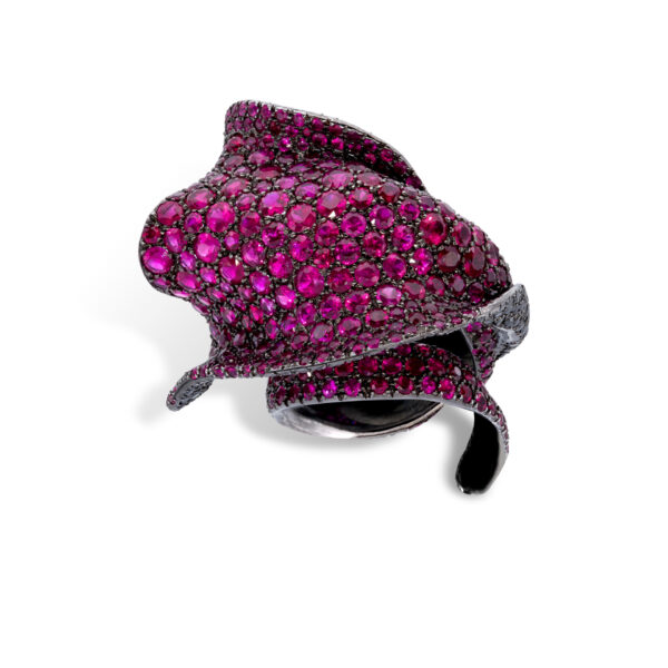 d’Avossa Masterpiece Ring in 18Kt black gold with a pavé of Burma Rubies and black Diamonds. (2)