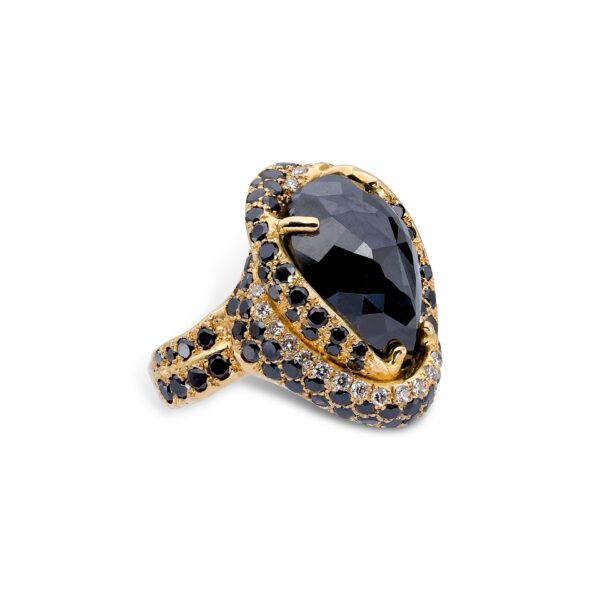 d'Avossa Ring in 18kt yellow gold with Central Pear Shape Black Diamond (5)