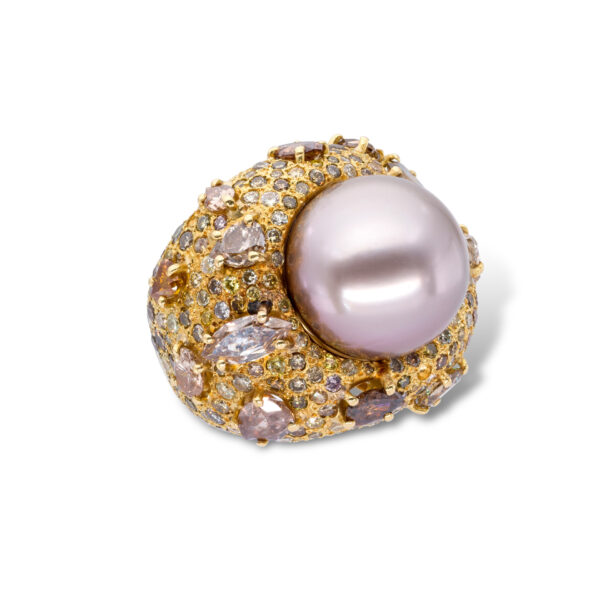 d'Avossa Ring, in 18kt yellow gold, with Thaiti Pearl and Fancy Diamonds