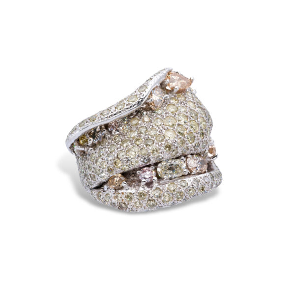d'Avossa Ring in 18kt white gold with Fancy Natural Diamonds