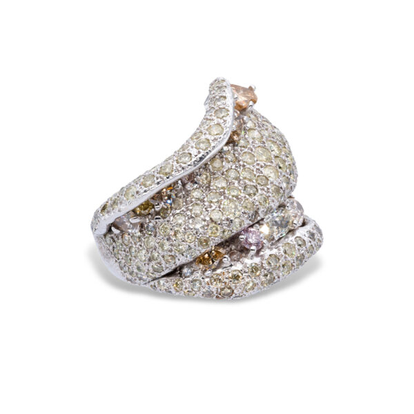 d'Avossa Ring in 18kt white gold with Fancy Natural Diamonds