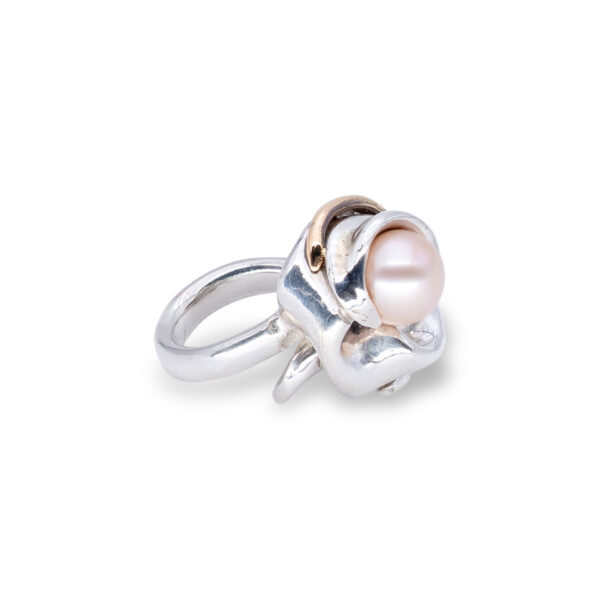 d'Avossa Ring in Silver with Yellow Gold Detail and Freshwater Pearl