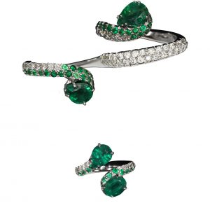 d'Avossa Ring with Emeralds and Diamonds